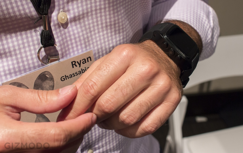 Illustration for article titled Yes, You Can Actually Type On a Smartwatch